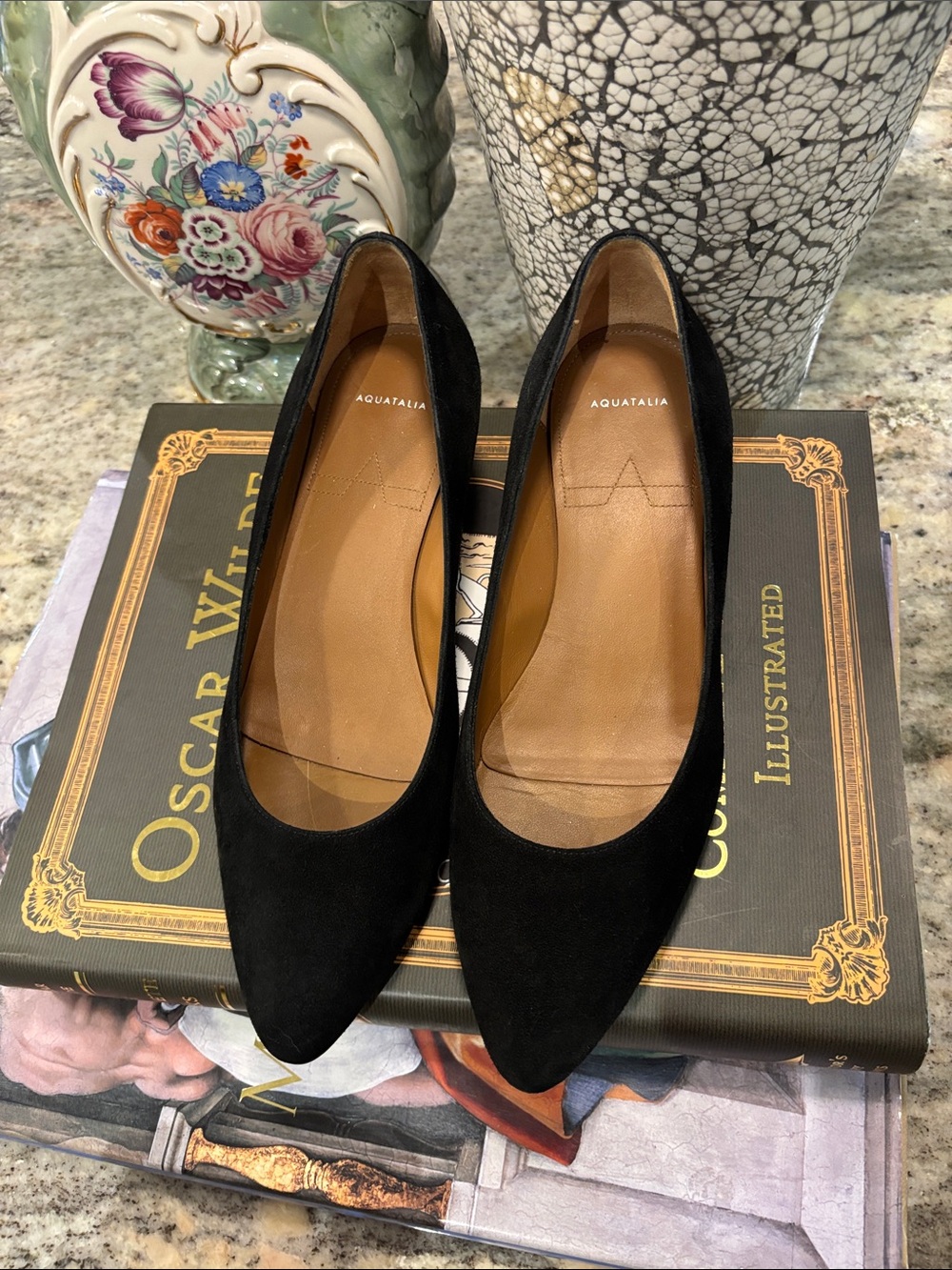 EUC Aquatalia Pasha 40mm Block Heel Pumps in Black Suede Sz 7.5 / EU 38 - Picture 11 of 13